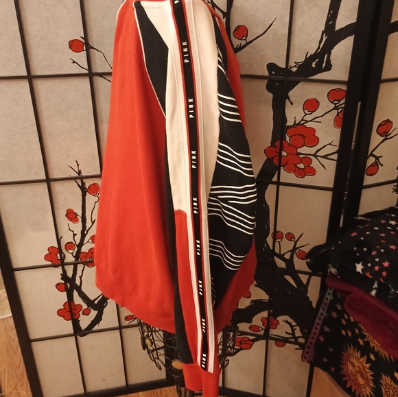 PINK Victoria's Secret Red and Black Crew Neck Sweater L - Picture 4 of 6